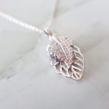 Load image into Gallery viewer, Leaf Necklace